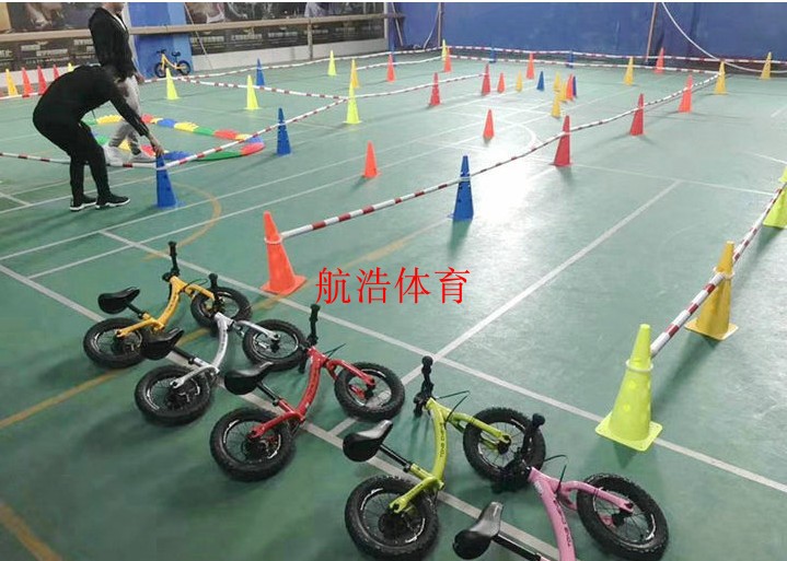 Trẻ em cân bằng xe theo dõi chướng ngại vật cố định dấu hiệu kính thiên văn kết nối que lăn trượt theo dõi cực đỏ và trắng - Smart Scooter xe 2 bánh cân bằng