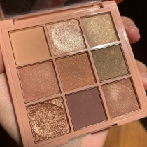 Clearance autumn and winter velvet super beautiful orange brown peach diamond color 9-color eyeshadow plate waterproof white long lasting parity