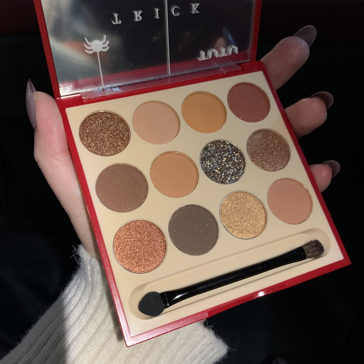 TUTU New Year's fun eye shadow disc velvet imprint ultra-fire sparkling pearls waterproof geodesy students