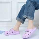 Тапочки в стиле Crocs, нескользящие босоножки, мультяшные женские мюли на платформе, летние женские тапочки, популярно в интернете, закрытый носок, подходят для носки на улице