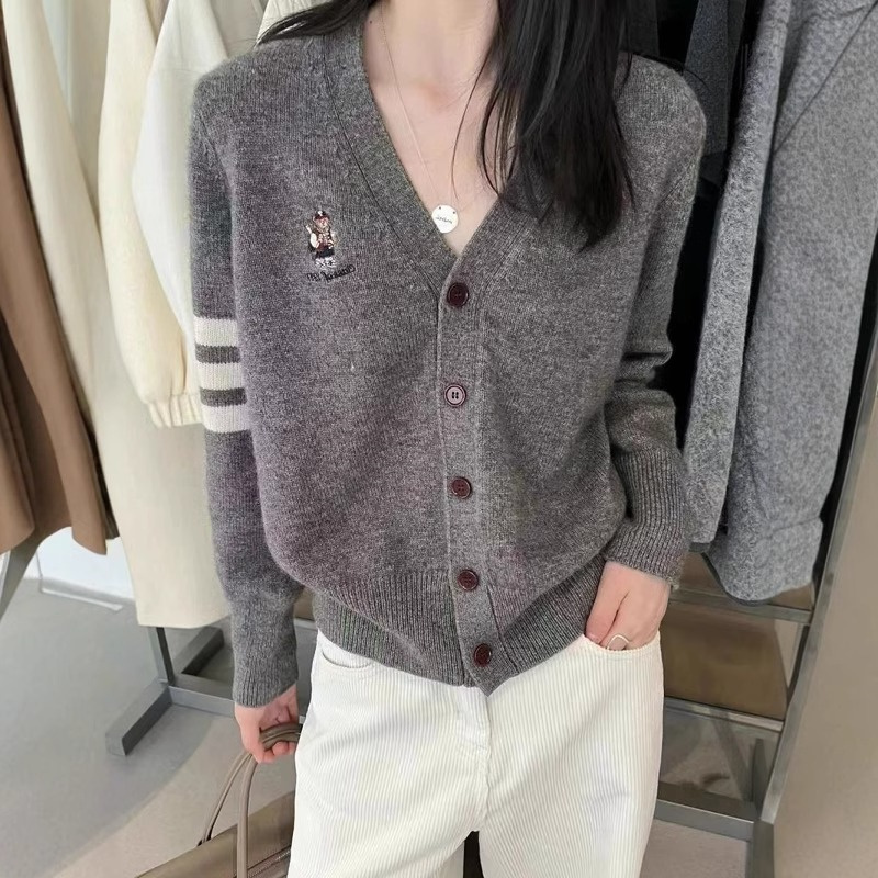 2026 Autumn/Winter Warm Embroidered Cartoon Pattern Striped V-Neck Soft Raccoon Fleece Versatile Knitted Cardigan Top