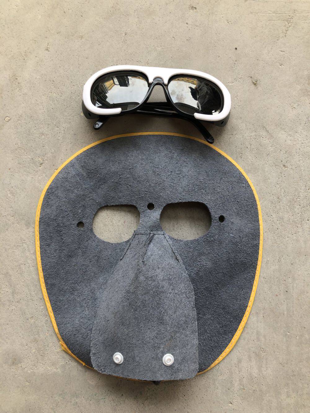 Electric welding shield face welding cap wearing type cow leather welt welding equipment with light burns and welding glasses full face mask
