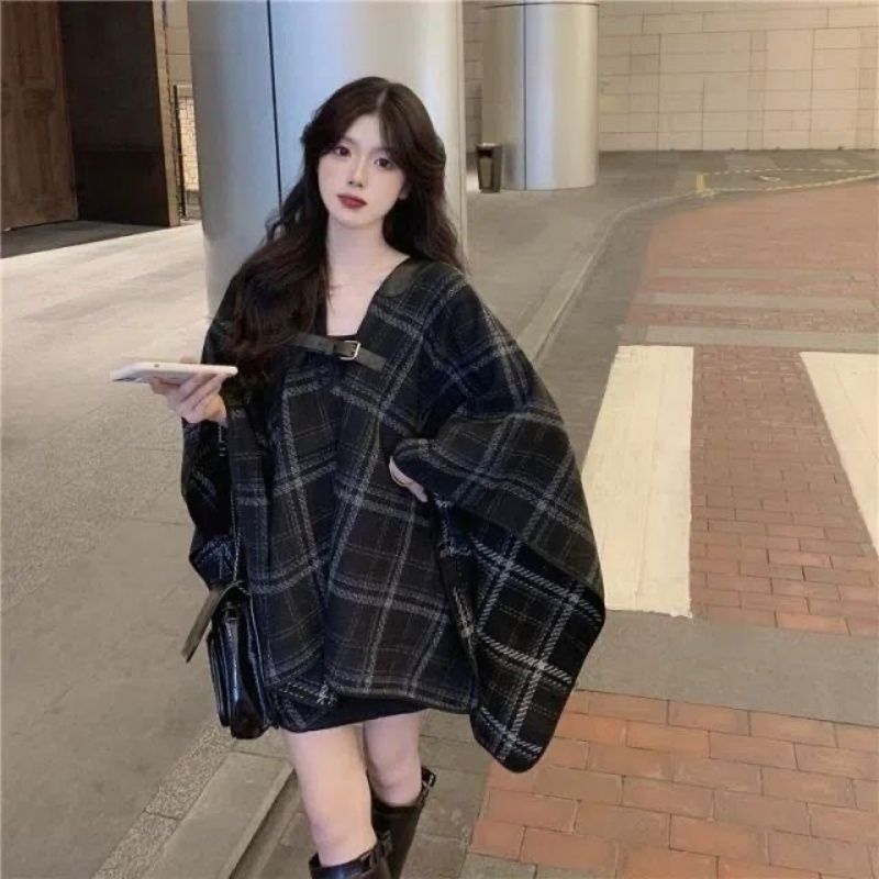 Chanel-Style Black Mid-Length Plaid Woolen Coat for Women, Autumn and Winter European Style, Petite Cape Shawl, Thickened Overcoat Chanel-Style Black Mid-Length Plaid Woolen Coat for Women, Autumn and Winter European Style, Petite Cape Shawl, Thickened Overcoat