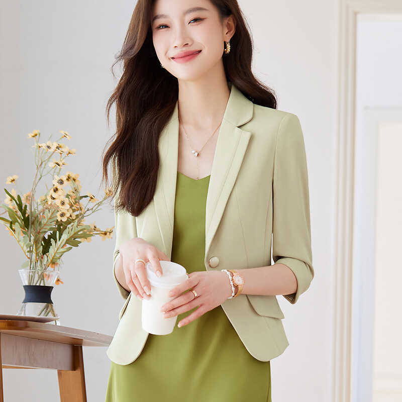 Casual Fashion Short Blazer Jacket for Women, Summer Thin Style, Korean Version, Slim Fit, Seven-Quarter Sleeves, Light Green Suit Casual Fashion Short Blazer Jacket for Women, Summer Thin Style, Korean Version, Slim Fit, Seven-Quarter Sleeves, Light Green Suit
