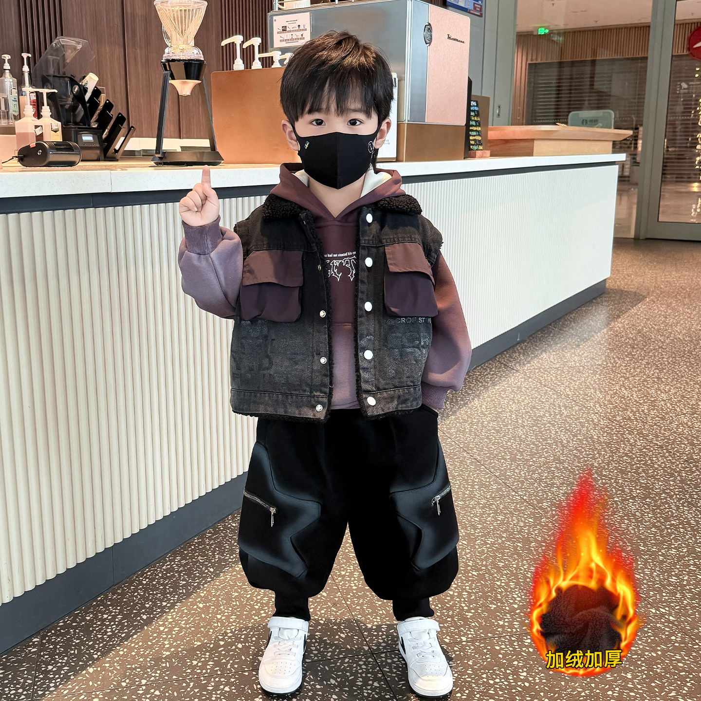 Детский бархатный костюм большого размера, новинка 2025 года, свитер для мальчиков, спортивные штаны, зимний теплый утепленный жилет для маленьких мальчиков, костюм-тройка