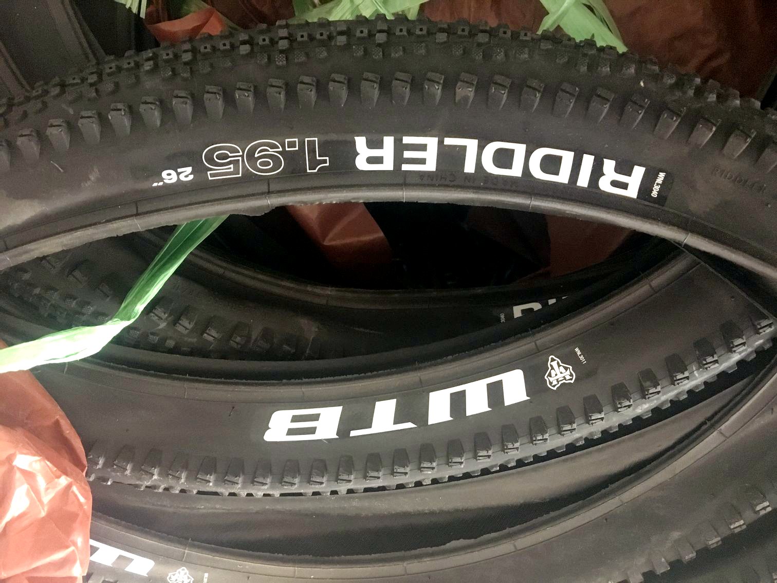 26x1 95 tire