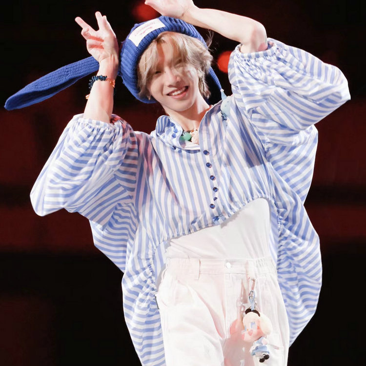 Hua Chenyu Concert Style Shirt 2025 Summer Irregular Blue and White Striped Silhouette Lantern Sleeve Shirt