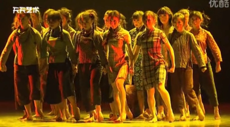 Contemporary Dance Is Alive in 1937, Student Graduation Performance, Republic of China Farmers' Patchwork Clothing, Poor Villagers' Attire Contemporary Dance Is Alive in 1937, Student Graduation Performance, Republic of China Farmers' Patchwork Clothing, Poor Villagers' Attire