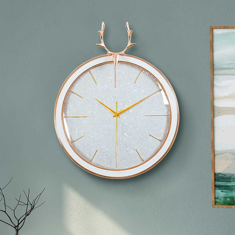 Nordic deer head hanging clock living room home fashion light extravagant minimalist minimalist hanging table hanging wall upper wall clock clock large number of watches