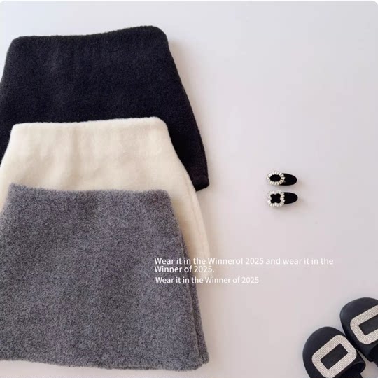 Children's Korean skirt 2025 autumn and winter plus velvet baby fashionable and versatile A-line retro furry short skirt hip skirt 9