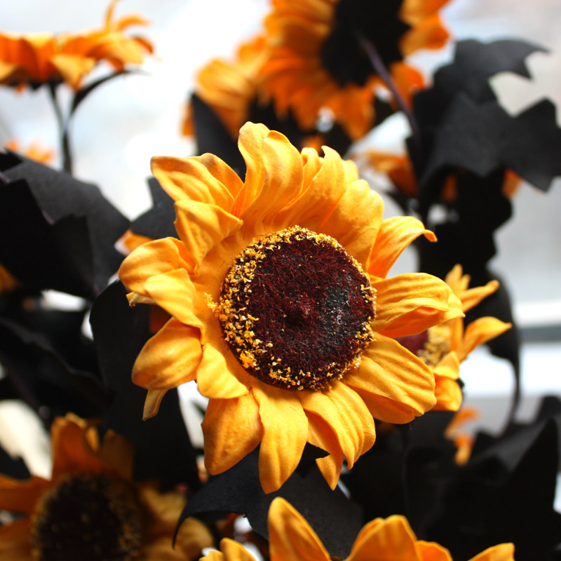 Simulation sunflower seedling potted hand with sunflower dance performance props hand turning with flower bouquet batch of flowers