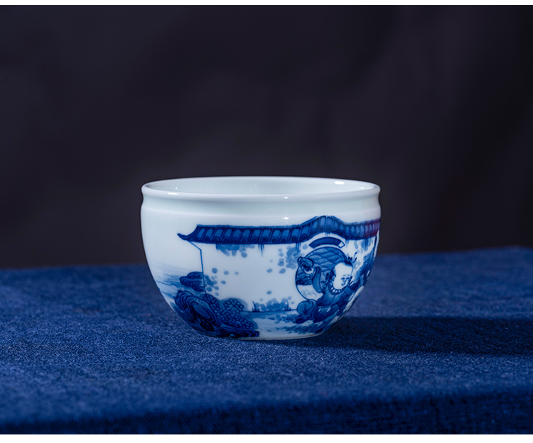 Jingdezhen blue and white hand - made ceramic kung fu tea cups the lad master cup single cup sample tea cup manual small bowl