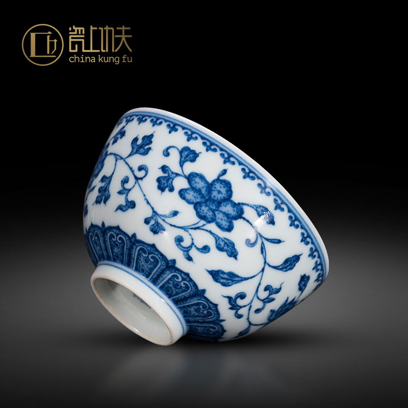 Jingdezhen ceramic tea set master cup single CPU kung fu tea cup pure manual hand - made porcelain lotus flower grain sample tea cup