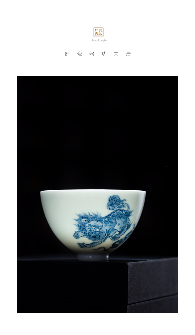 Blue and white lion big heart cup of jingdezhen porcelain on kung fu tea pure manual hand - made sample tea cup kung fu tea cups