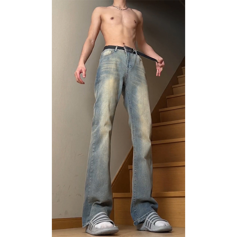 アメリカのハイストリートの雰囲気を醸し出す、秋冬の男性用ハイウエスト プッシュアップ パンツ、レトロなブルーのシミター ジーンズとベルベットのストレートレッグ ブーツカット パンツ