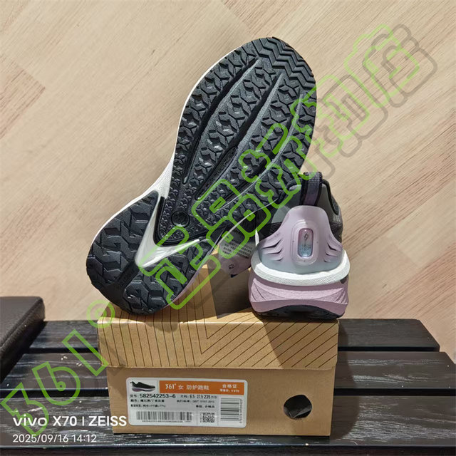 361 Degree Genuine Women's Shoes 2025 Winter New Rain Screen 9.0 Water-Repellent Q-Elastic Plus Velvet Running Shoes 58Z542253