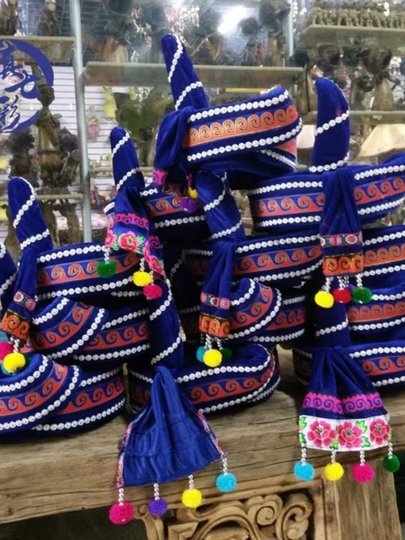 Yunnan-Minderheitshüte neuer Stil Yi Hani Lahu und Miao Herrenhüte Hulusi Performance Hornhut