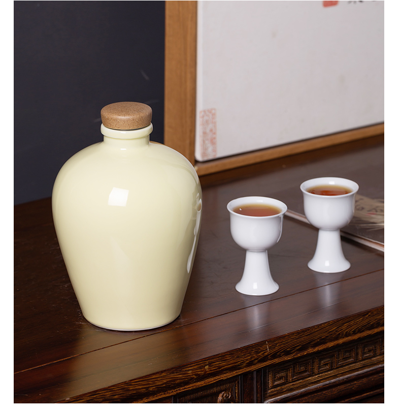 Jingdezhen creative an empty bottle bottles home antique white wine wine bottle sealed ceramic jars mailed to pack a kilo