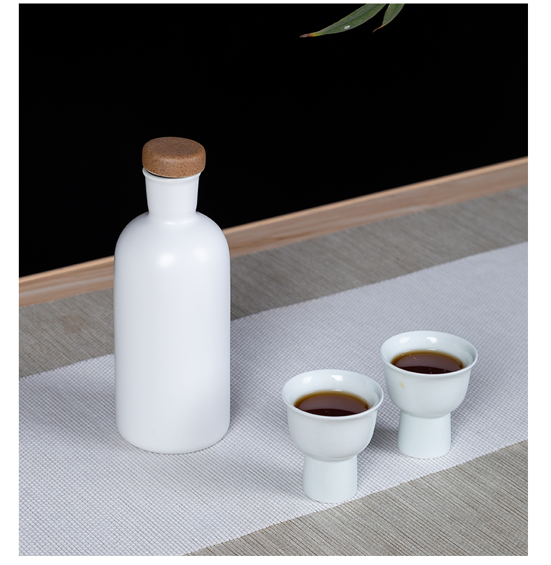 Jingdezhen ceramic bottle. Two small white liquor bottles little hip empty bottles creative sealed jars customization