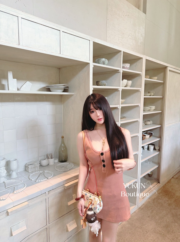 Yk【Soft Peach】For*3K+ Minimalist and Lazy Style, Ceiling Rose Pink Slimming U-Neck Knitted Vest Yk【Soft Peach】For*3K+ Minimalist and Lazy Style, Ceiling Rose Pink Slimming U-Neck Knitted Vest