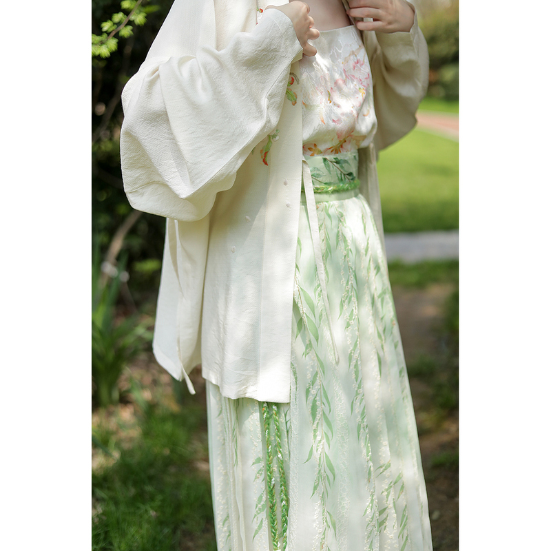 【Zhilanting】Original Embroidered Hanfu Song-Style Top Short Shirt with Flutter Sleeves, Pear Blossom Design. Please Note That There May Be Delays in Delivery