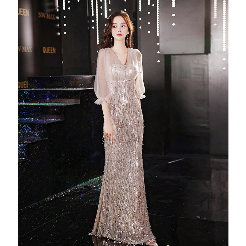 Evening Dress for Women 2026 New Model, Elegant and Stunning for Banquets, Light Luxury, Niche High-End Sequined Host Gown with a Golden High-End Feel