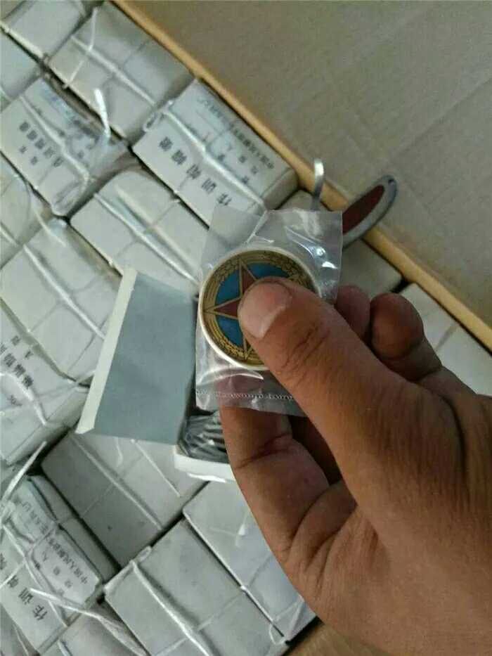 3547 factory manufacturing retired early land emblem old inventory soft emblem plastic badge collection