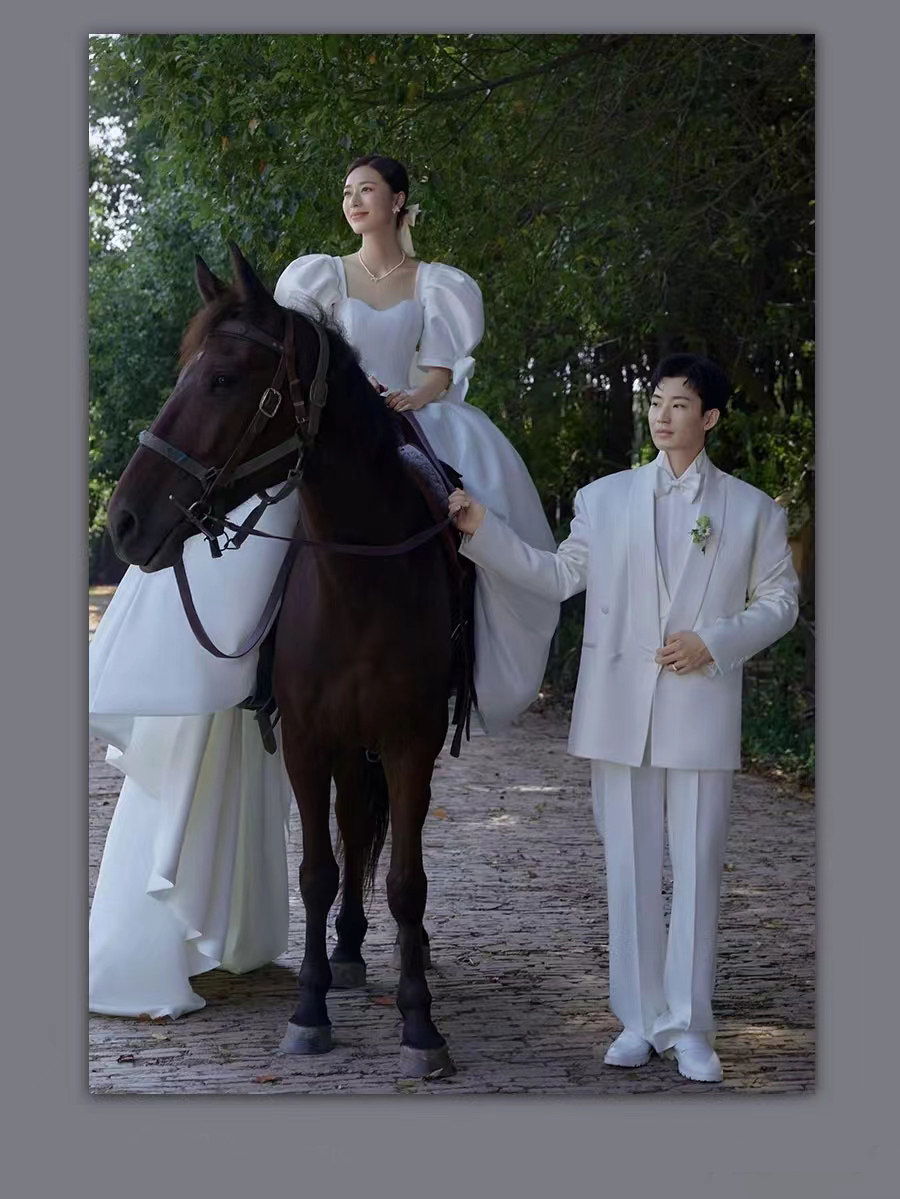 Satin main wedding dress 2024 new big drag out door gauze French court style retro big size bow bubble sleeve