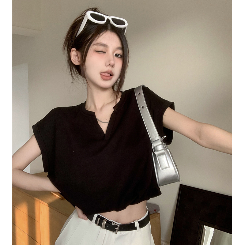 Designed with a Sweet and Spicy Style, V-Neck, Regular Shoulder, Sleeveless Tank Top T-Shirt for Women, Summer Casual, Loose Fit, High-Waisted, Short, with Small Flutter Sleeves Designed with a Sweet and Spicy Style, V-Neck, Regular Shoulder, Sleeveless Tank Top T-Shirt for Women, Summer Casual, Loose Fit, High-Waisted, Short, with Small Flutter Sleeves
