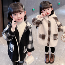 South Korean girl clothes lamb suede jacket 2021 new autumn and winter clothing Yangqi female baby plaid thickened warm coat