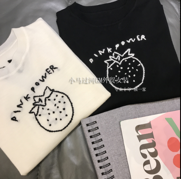Glance at the upper trial wearing giant reduction age Temperament Handmade Strawberry Hook Flowers Wool Knit Cardiovert short sleeve T Female Spring Summer