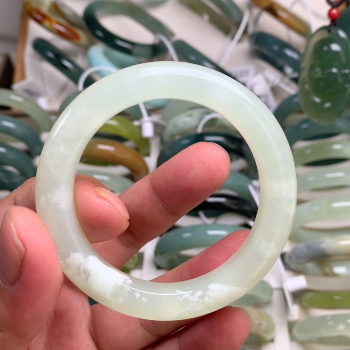 中国　玉石岫玉彫刻　透かし彫　香合　蓋物　箱付　N　5388 中国 玉石岫玉彫刻 透かし彫 香合 蓋物 箱付 N 5388 中国 玉石岫