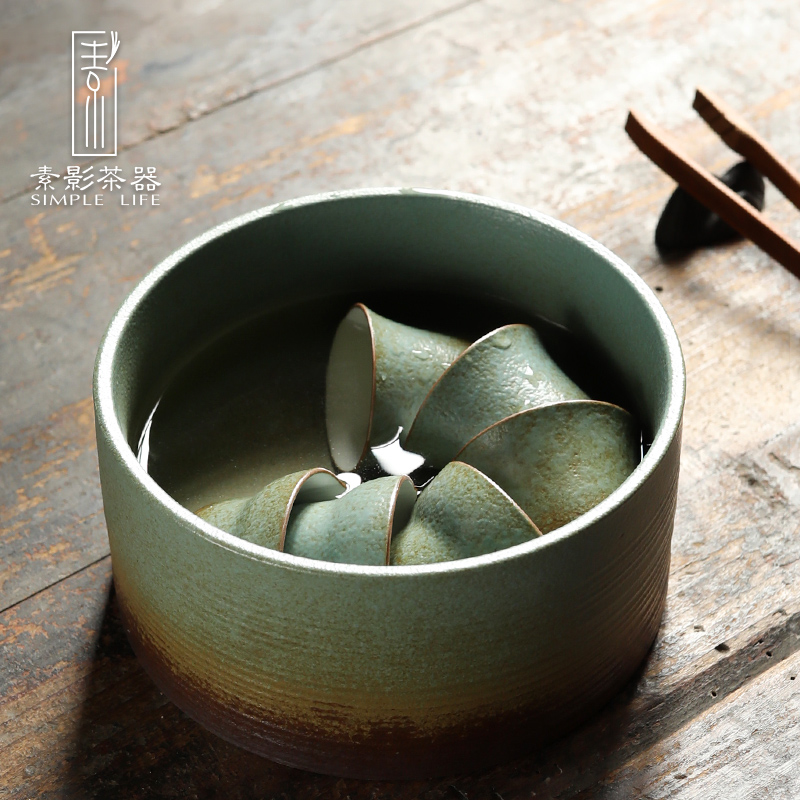 Restoring ancient ways, shadow up green glaze in hot tea to wash large cylinder receive a writing brush washer from coarse pottery cups water jar home building