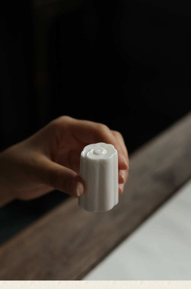 Plain film white porcelain xiangyun cover set dehua ceramic cups cover furnishing articles dry tea tea accessories lid holder frame