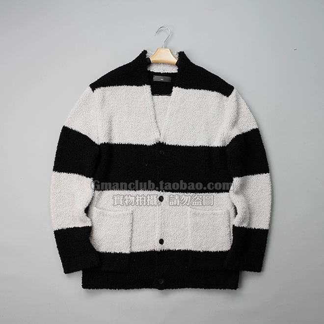 Gman High Street Độc lập sợi lông len pha trộn áo cổ chữ V nam và áo len dệt kim sọc lớn nữ cùng kiểu của Zhou Zhennan - Áo len