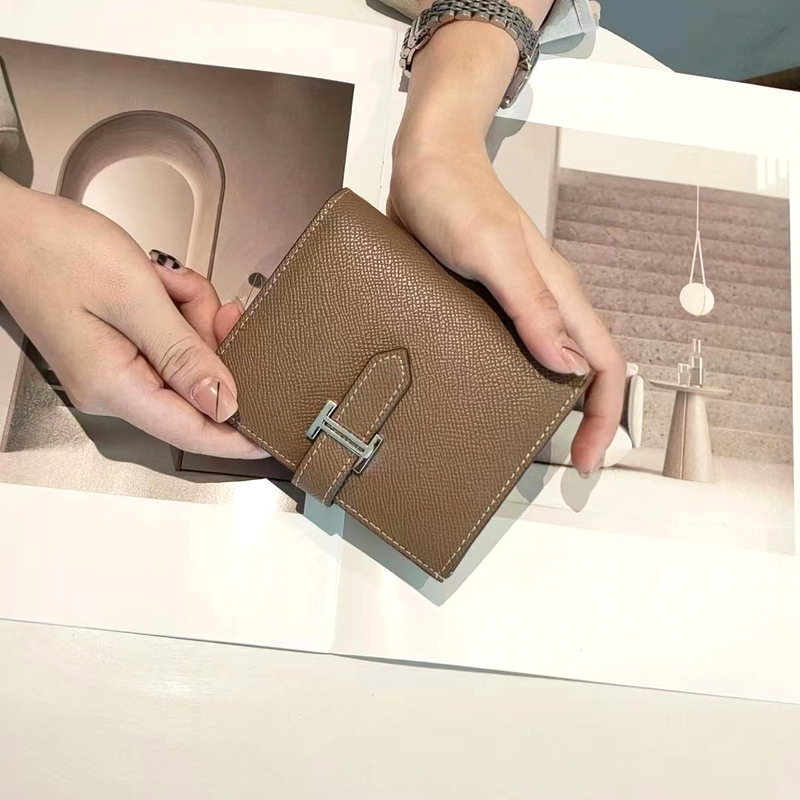 2023 New Women's Short Wallet with Unique Design, Palm-Patterned Cowhide, Trendy Leather Wallet, Two-In-One Driver's License Holder
