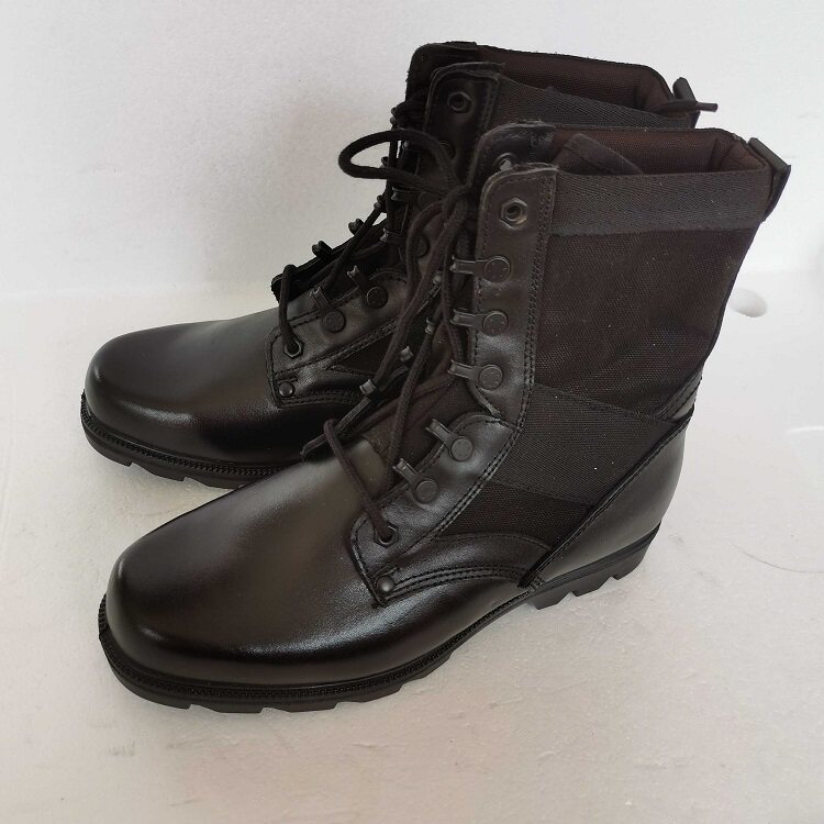 Foto stock old fashioned combat boots square head male style outdoor high cylinder lacing cow leather boots anti-puncture with blemishes
