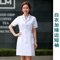 Белая рубашка с зеленой окантовкой и короткими рукавами