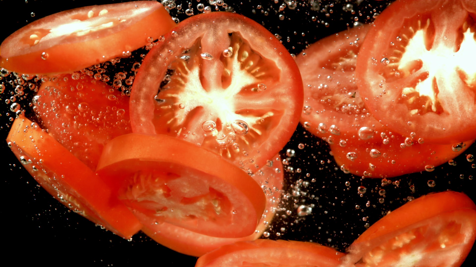 【实拍视频】慢动作拍摄水中的西红柿切片-PoseAe