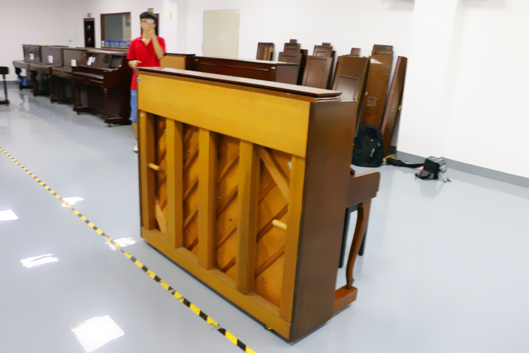 Hàn Quốc nhập khẩu đàn piano đã qua sử dụng Sanyi SU-118CS cho người lớn bắt đầu học sinh học dụng cụ chấm điểm chơi dọc - dương cầm đàn piano rẻ