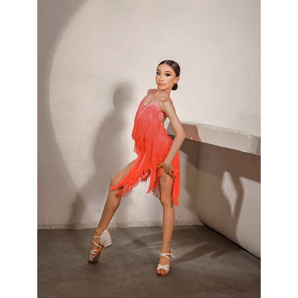 女童流苏连衣裙怎么选？2205款不规则拉丁舞服真香吗？