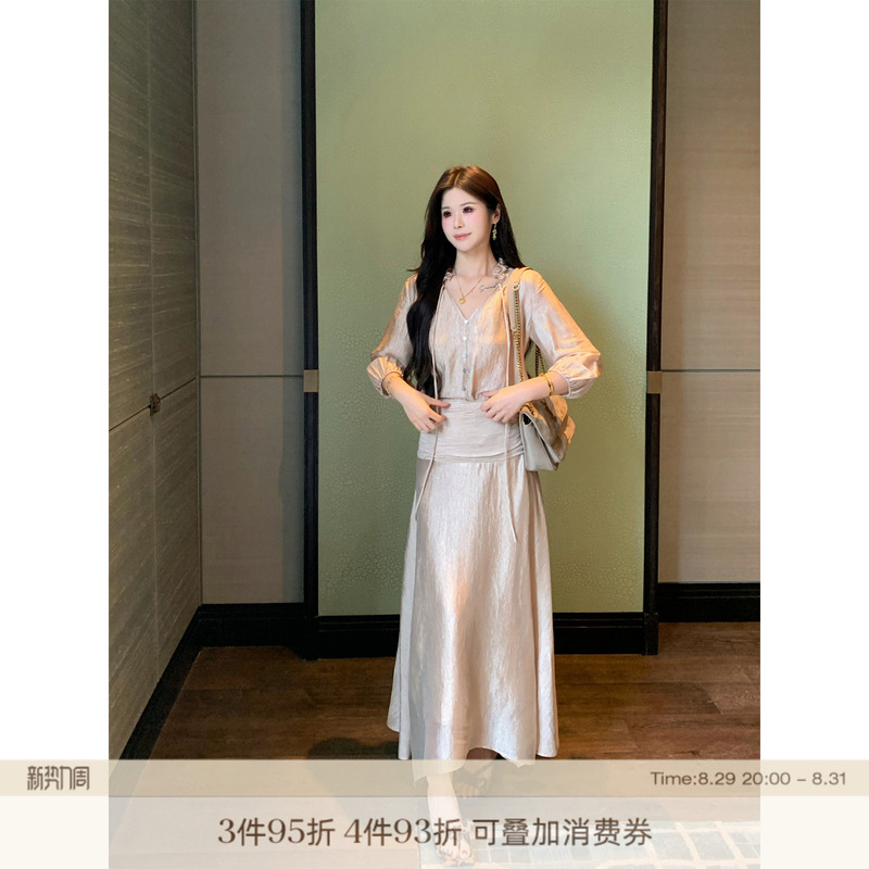 Li Shasha【Golden Wind and Jade Dew】Slightly Plump, Acetate Glossy Long Dress for Women, V-Neck, Pleated Waist Design Dress Li Shasha【Golden Wind and Jade Dew】Slightly Plump, Acetate Glossy Long Dress for Women, V-Neck, Pleated Waist Design Dress