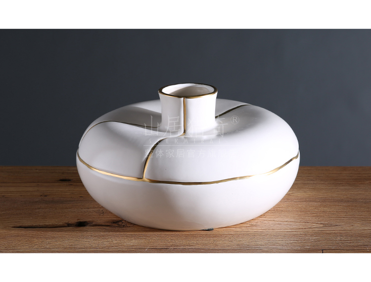Creative fashion a simple white ceramic vase American living room home decoration vase furnishing articles up phnom penh bottle arranging flowers