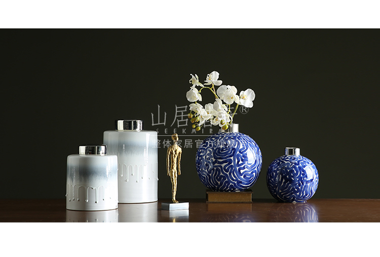 Ceramic small expressions using hand - made of blue and white porcelain vase in the sitting room art flower arranging dried flower flower, rich ancient frame decoration furnishing articles