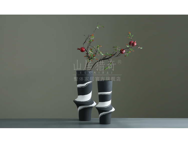 Stylist is black and white vase furnishing articles ceramic dry flower, flower implement living room TV cabinet example room soft assembly act the role of arranging flowers