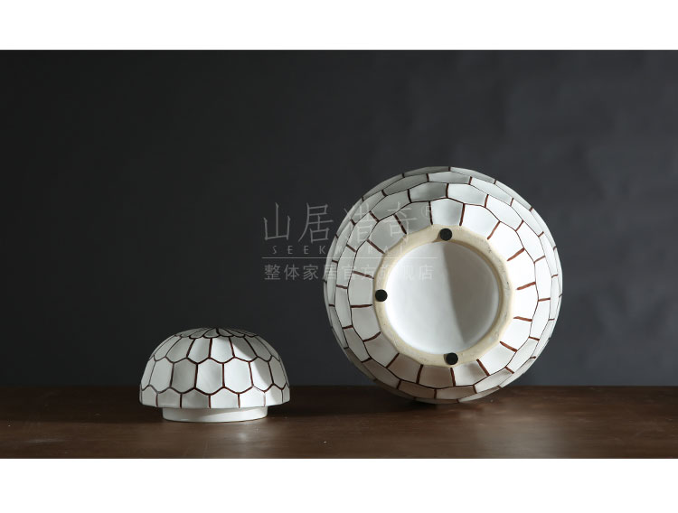 Modern creative household ceramics decoration can of creative arts and crafts show soft furnishing articles honeycomb lines cover tank