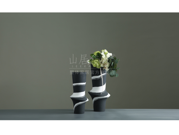 Stylist is black and white vase furnishing articles ceramic dry flower, flower implement living room TV cabinet example room soft assembly act the role of arranging flowers