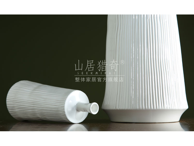 The modern new Chinese style vertical stripes pottery vase creative ceramic art flower arranging show home furnishings furnishing articles