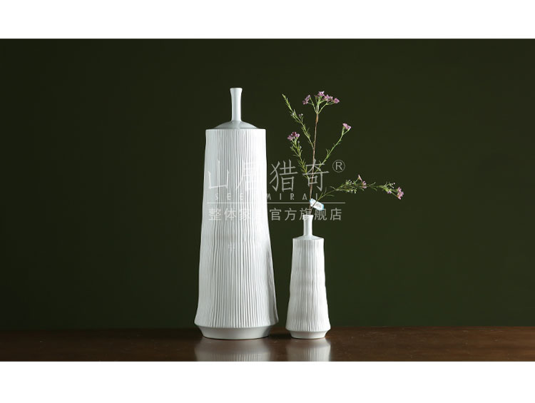 The modern new Chinese style vertical stripes pottery vase creative ceramic art flower arranging show home furnishings furnishing articles