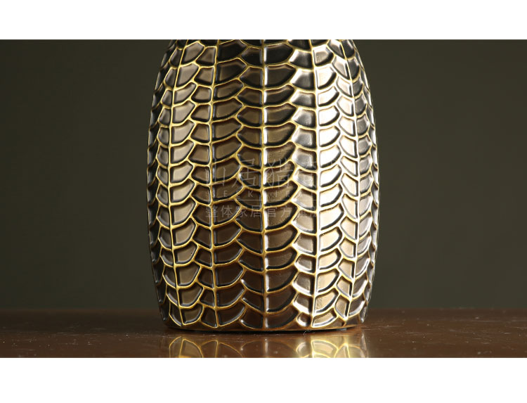 Wide expressions using fish basket and white vase modern Nordic household soft adornment example room sitting room aureate ceramic flowers